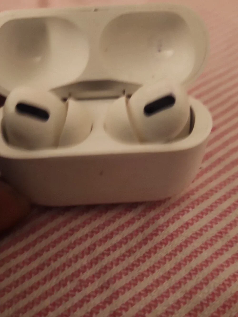 Apple White Wireless Earbuds with Charging Case